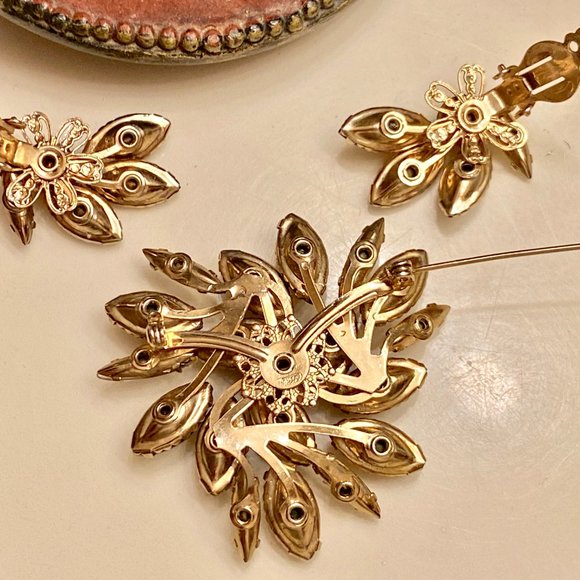 Vintage CATHE Signed Amber Swirl Brooch and Earrings Set - Picture 5 of 5